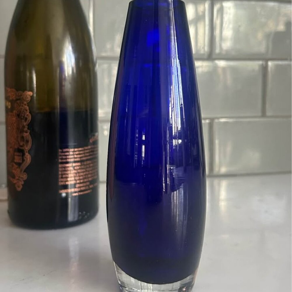 Perfect Condition - Vintage Finnish Riihimaki 7” handblown vase